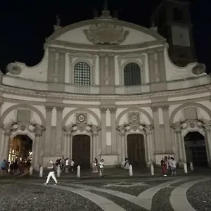 https://la-via-per-milano.it-lombardy.com